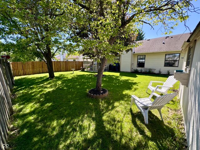 1059 Lake Drive E, Brownsburg, IN 46112