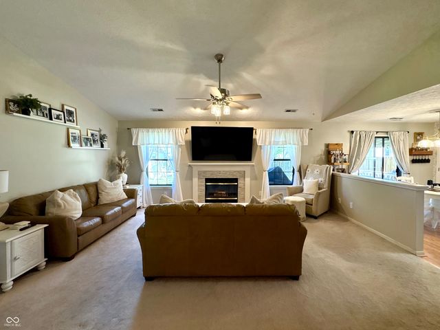 1059 Lake Drive E, Brownsburg, IN 46112