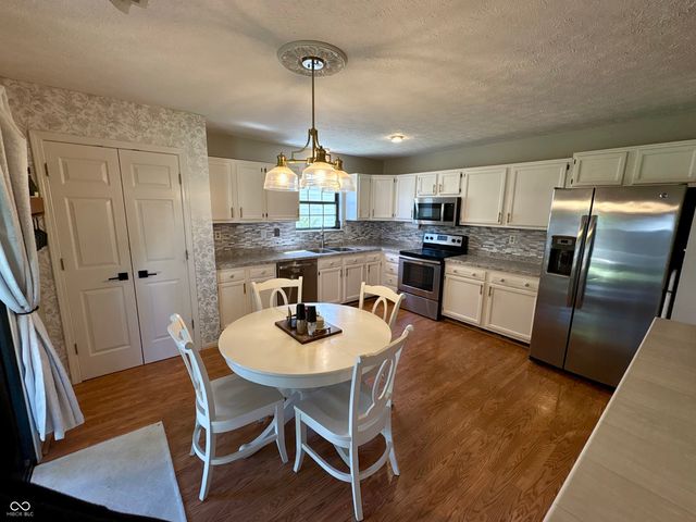 1059 Lake Drive E, Brownsburg, IN 46112