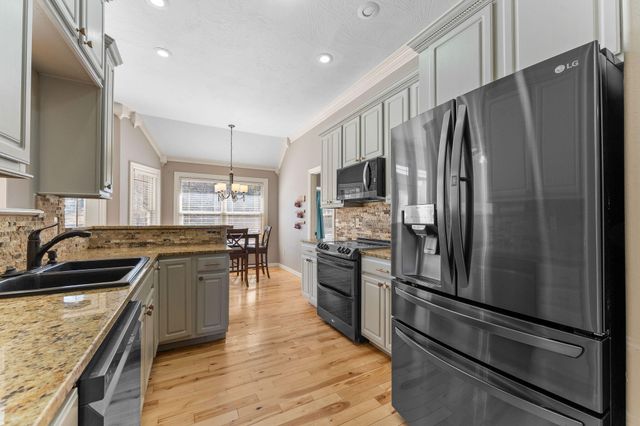 181 White Oak Circle, Walnut Shade, MO 65771