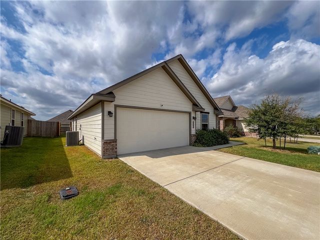 108 Dove Landing Ct. Court, Navasota, TX 77868