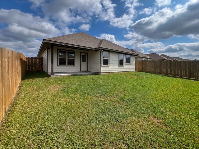 108 Dove Landing Ct. Court, Navasota, TX 77868