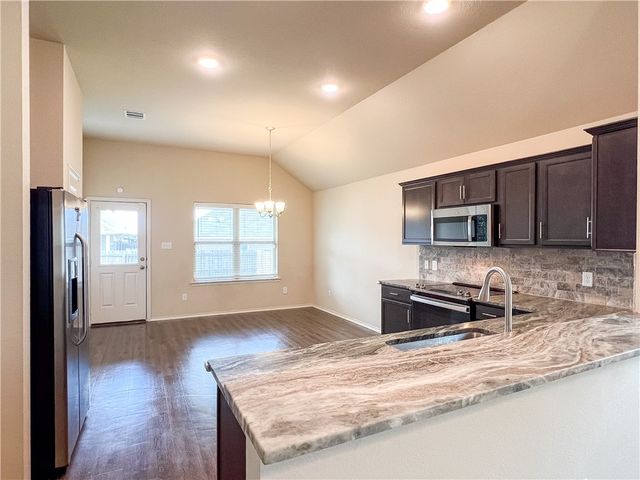 108 Dove Landing Ct. Court, Navasota, TX 77868