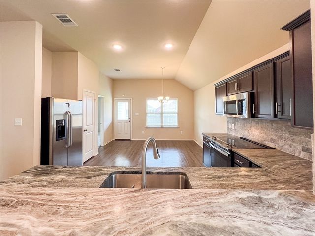 108 Dove Landing Ct. Court, Navasota, TX 77868