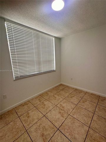 9360 Fontainebleau Blvd 309, Miami, FL 33172