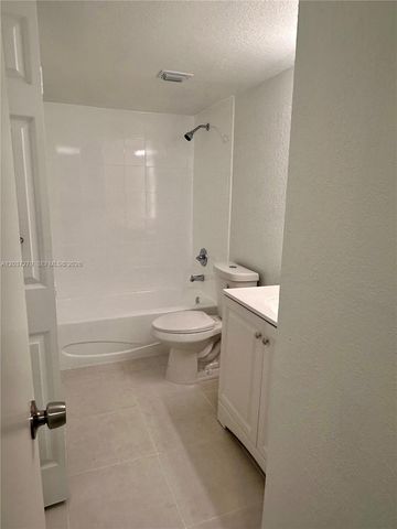 9360 Fontainebleau Blvd 309, Miami, FL 33172