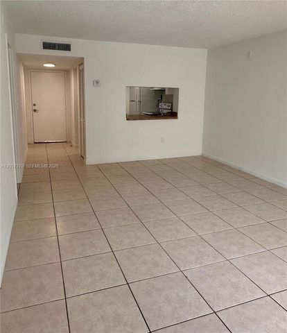 9360 Fontainebleau Blvd 309, Miami, FL 33172