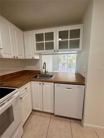 9360 Fontainebleau Blvd 309, Miami, FL 33172