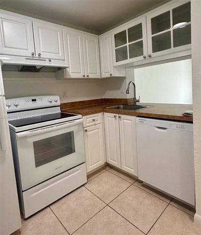 9360 Fontainebleau Blvd 309, Miami, FL 33172
