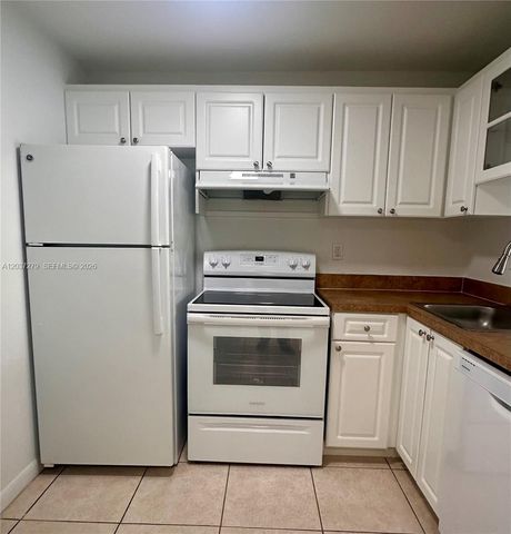 9360 Fontainebleau Blvd 309, Miami, FL 33172