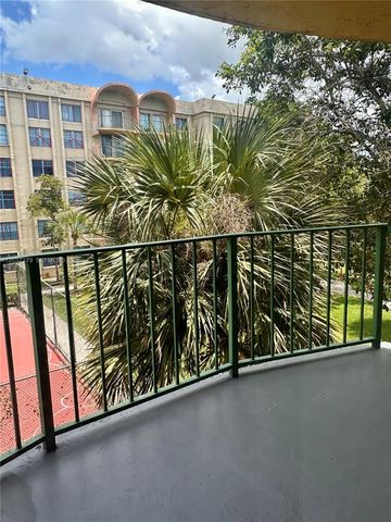 9360 Fontainebleau Blvd 309, Miami, FL 33172