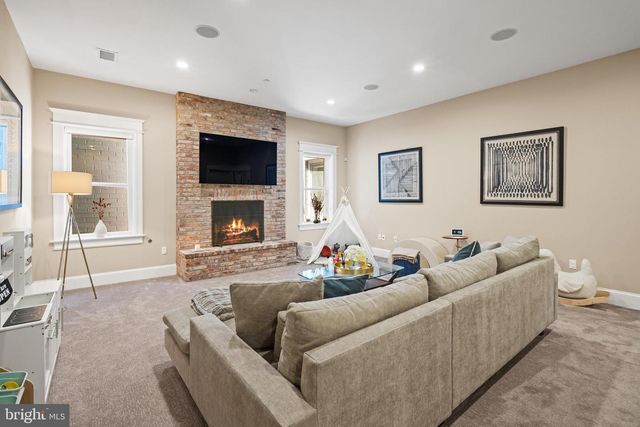 3805 HUNTINGTON ST NW, Washington, DC 20015