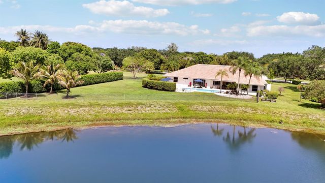 8667 Steeplechase Drive, Palm Beach Gardens, FL 33418