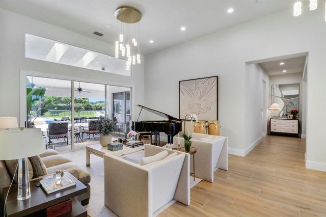 8667 Steeplechase Drive, Palm Beach Gardens, FL 33418