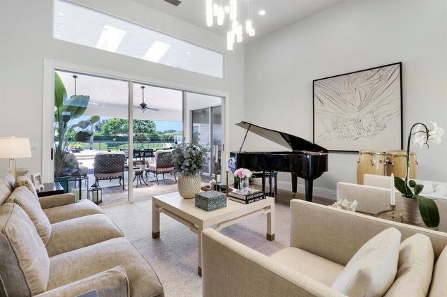 8667 Steeplechase Drive, Palm Beach Gardens, FL 33418