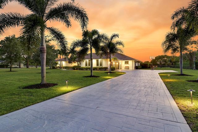 8667 Steeplechase Drive, Palm Beach Gardens, FL 33418