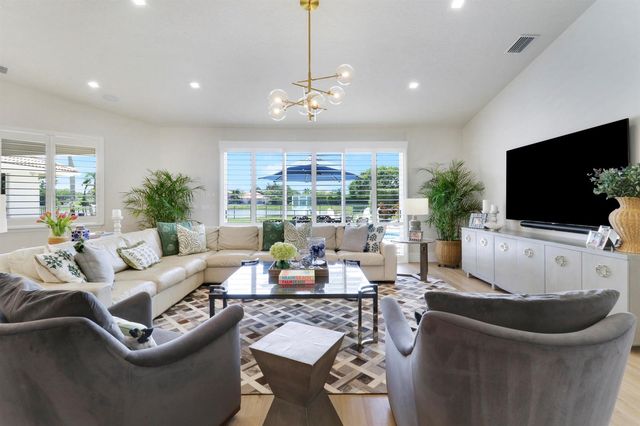 8667 Steeplechase Drive, Palm Beach Gardens, FL 33418