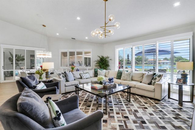 8667 Steeplechase Drive, Palm Beach Gardens, FL 33418