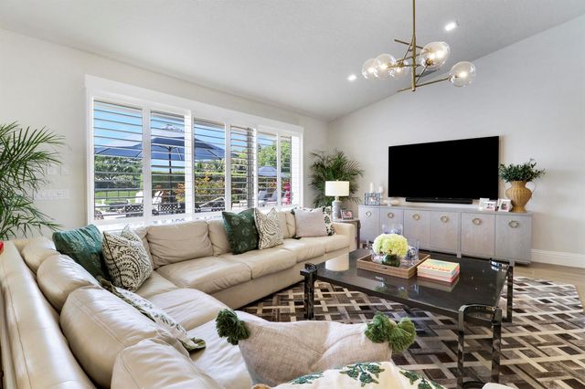 8667 Steeplechase Drive, Palm Beach Gardens, FL 33418