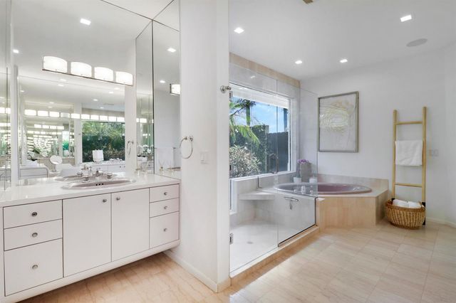 8667 Steeplechase Drive, Palm Beach Gardens, FL 33418