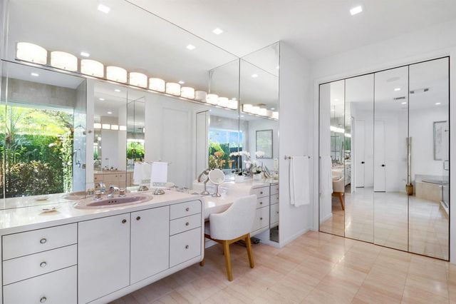 8667 Steeplechase Drive, Palm Beach Gardens, FL 33418