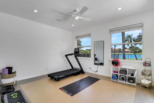 8667 Steeplechase Drive, Palm Beach Gardens, FL 33418