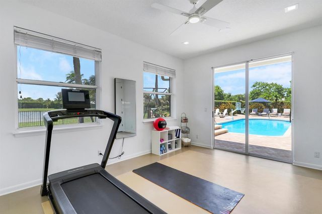 8667 Steeplechase Drive, Palm Beach Gardens, FL 33418