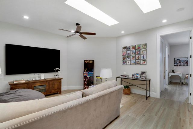 8667 Steeplechase Drive, Palm Beach Gardens, FL 33418