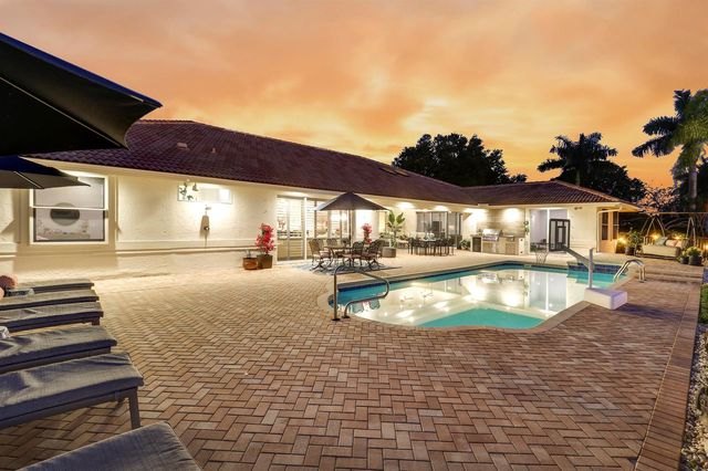 8667 Steeplechase Drive, Palm Beach Gardens, FL 33418