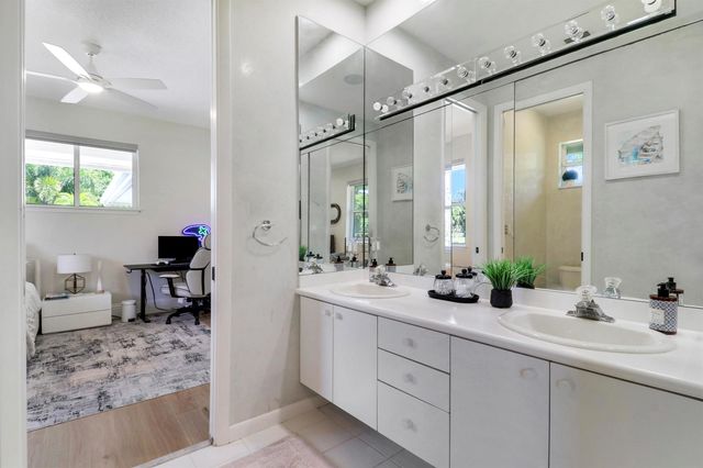 8667 Steeplechase Drive, Palm Beach Gardens, FL 33418