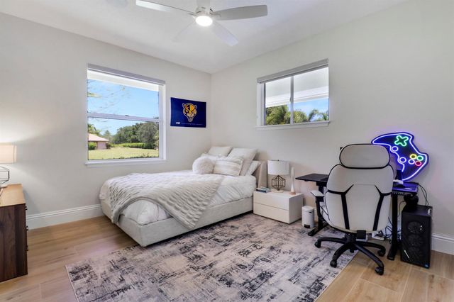 8667 Steeplechase Drive, Palm Beach Gardens, FL 33418