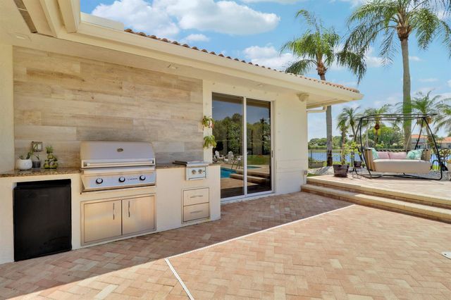 8667 Steeplechase Drive, Palm Beach Gardens, FL 33418