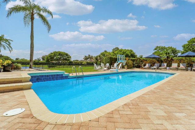 8667 Steeplechase Drive, Palm Beach Gardens, FL 33418