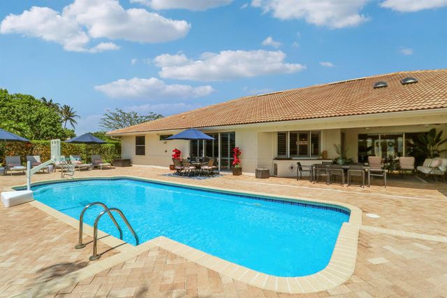 8667 Steeplechase Drive, Palm Beach Gardens, FL 33418