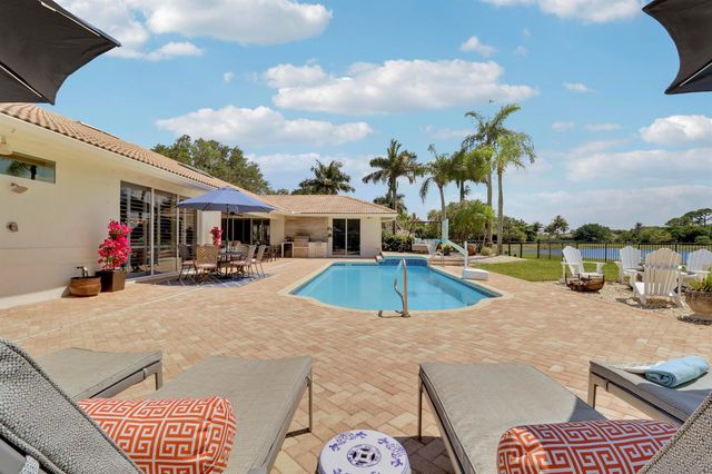 8667 Steeplechase Drive, Palm Beach Gardens, FL 33418