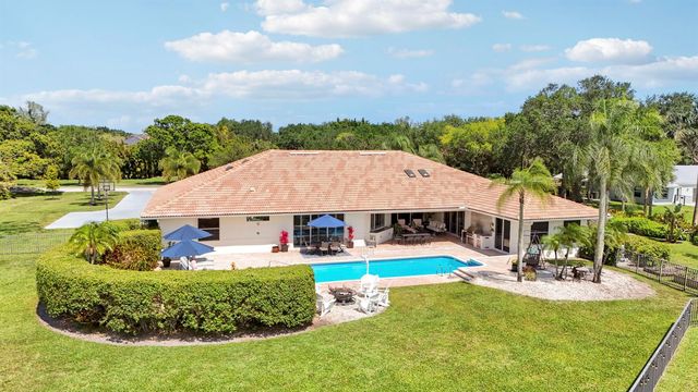 8667 Steeplechase Drive, Palm Beach Gardens, FL 33418