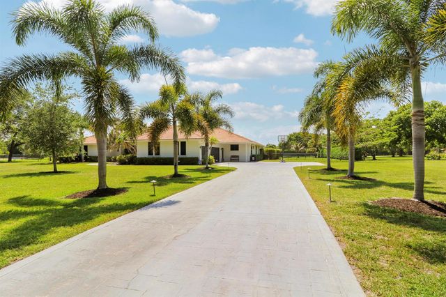 8667 Steeplechase Drive, Palm Beach Gardens, FL 33418