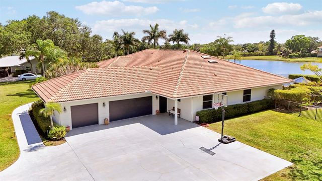 8667 Steeplechase Drive, Palm Beach Gardens, FL 33418