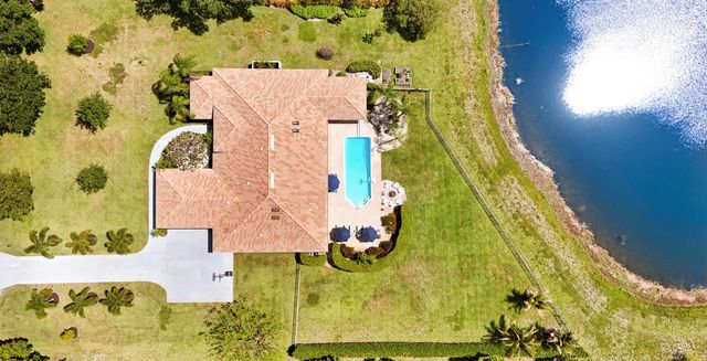 8667 Steeplechase Drive, Palm Beach Gardens, FL 33418