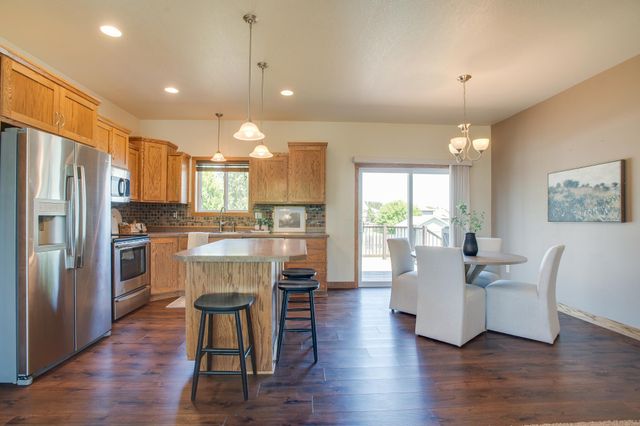 1254 39th Avenue S, Moorhead, MN 56560