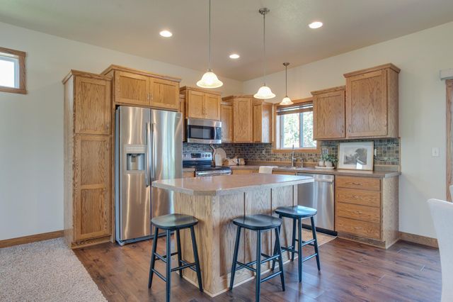 1254 39th Avenue S, Moorhead, MN 56560