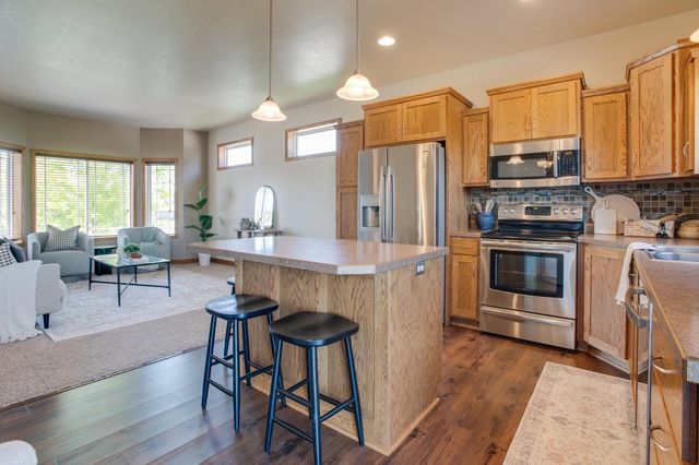 1254 39th Avenue S, Moorhead, MN 56560