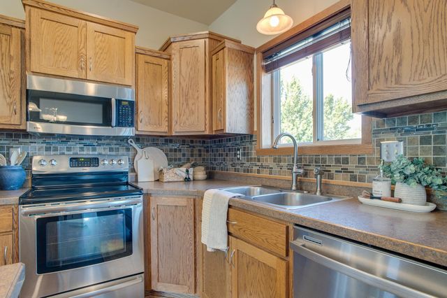 1254 39th Avenue S, Moorhead, MN 56560