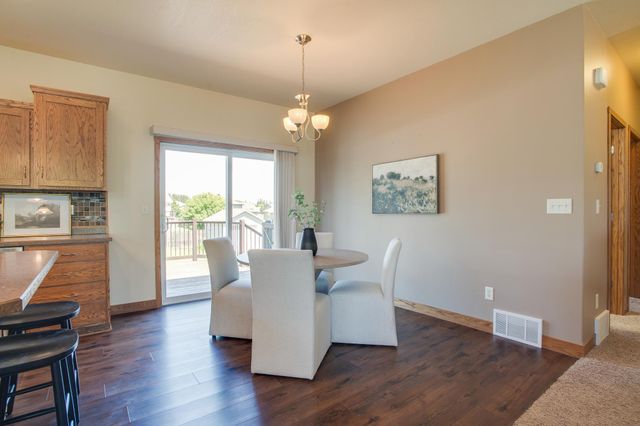 1254 39th Avenue S, Moorhead, MN 56560