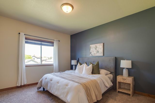 1254 39th Avenue S, Moorhead, MN 56560