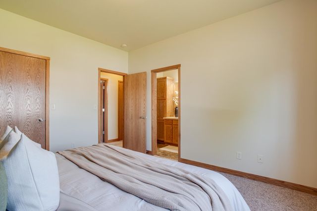 1254 39th Avenue S, Moorhead, MN 56560