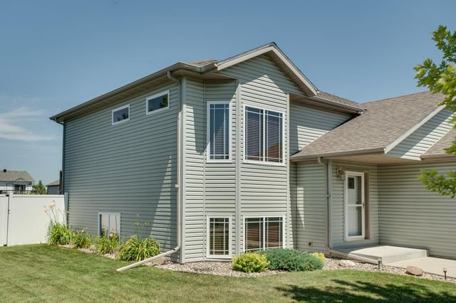 1254 39th Avenue S, Moorhead, MN 56560