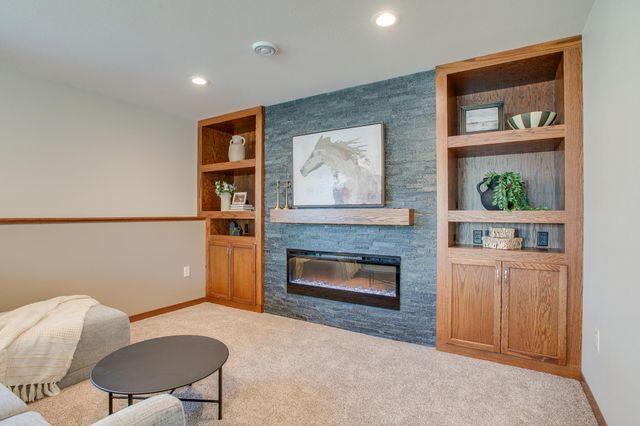1254 39th Avenue S, Moorhead, MN 56560