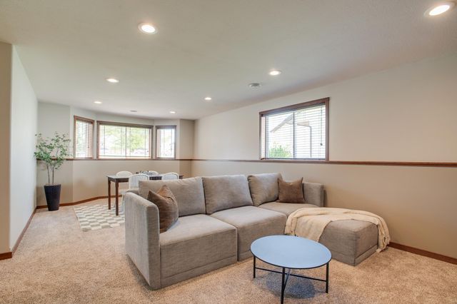 1254 39th Avenue S, Moorhead, MN 56560