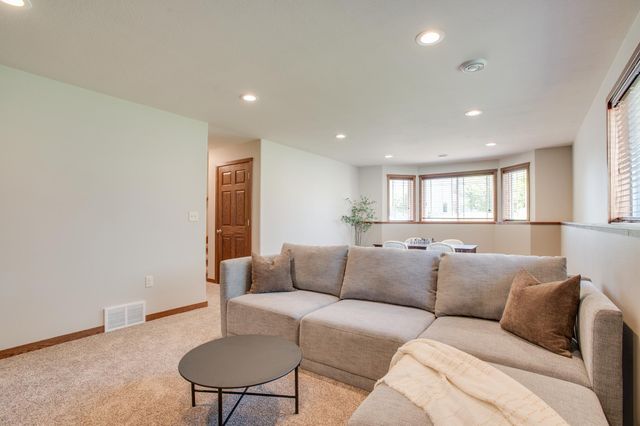 1254 39th Avenue S, Moorhead, MN 56560